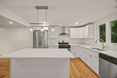 1088 Middleboro Ave, Taunton, MA 02718 - Photo 11