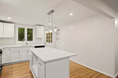 1088 Middleboro Ave, Taunton, MA 02718 - Photo 9