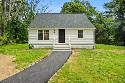 1088 Middleboro Ave, Taunton, MA 02718 - Photo 5