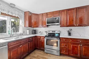 17 Acorn Dr, Randolph, MA 02368 - Photo 3