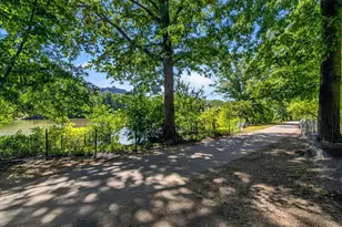 33 Pond Ave, Brookline, MA 02445 - Photo 17