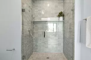34 Oak St, Boston, MA 02136 - Photo 17