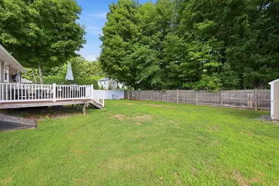 393 Cherry St, Holyoke, MA 01040 - Photo 25