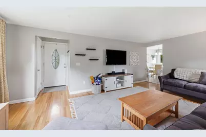 393 Cherry St, Holyoke, MA 01040 - Photo 7