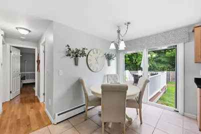 393 Cherry St, Holyoke, MA 01040 - Photo 11