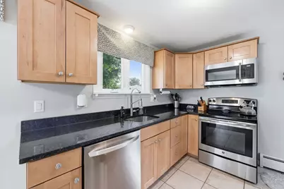 393 Cherry St, Holyoke, MA 01040 - Photo 9
