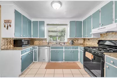 135 Emerson St, Springfield, MA 01118 - Photo 7
