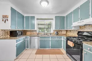 135 Emerson St, Springfield, MA 01118 - Photo 7