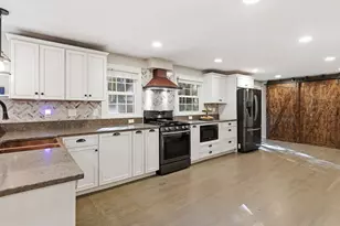 218 Heatherstone Rd, Amherst, MA 01002 - Photo 11