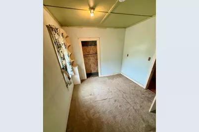 2 Gunn St, Erving, MA 01344 - Photo 15