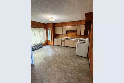 2 Gunn St, Erving, MA 01344 - Photo 7