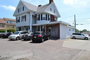 34 Chestnut St, Wakefield, MA 01880 - Photo 1