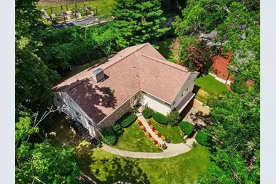 205 Gardner Rd, Brookline, MA 02445 - Photo 5