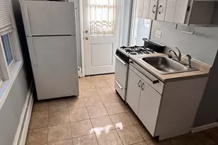220 R Hamilton St, Cambridge, MA 02139 - Photo 3