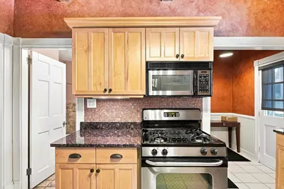 61 Lowell St, Reading, MA 01867 - Photo 5