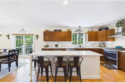 32 Welcome St, Fairhaven, MA 02719 - Photo 11