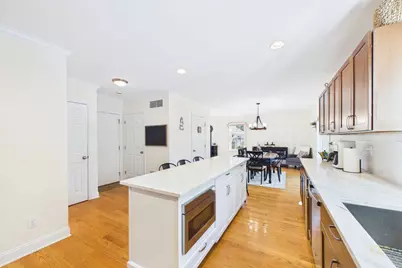 32 Welcome St, Fairhaven, MA 02719 - Photo 9