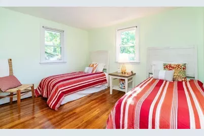 32 Vfw Pkwy, Boston, MA 02467 - Photo 11