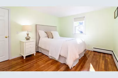 32 Vfw Pkwy, Boston, MA 02467 - Photo 9