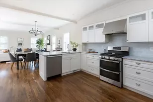 17 Davis Ave, Brookline, MA 02445 - Photo 5