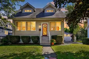 9 Cottage St, Melrose, MA 02176 - Photo 1