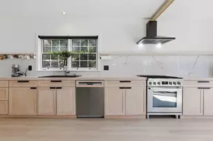 11 Sherwood St, Boston, MA 02131 - Photo 3