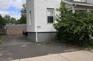 56 Montmorenci St, Springfield, MA 01107 - Photo 17