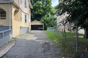 195-197 Massaoit St, Springfield, MA 01107 - Photo 17