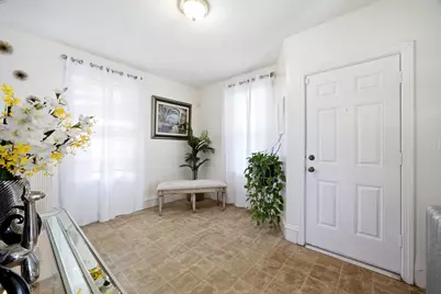 28 Lyndale St, Springfield, MA 01108 - Photo 5