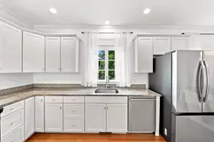 7 Sherman Pl, Winchester, MA 01890 - Photo 9