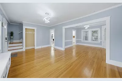 125 Upham St, Lowell, MA 01851 - Photo 5