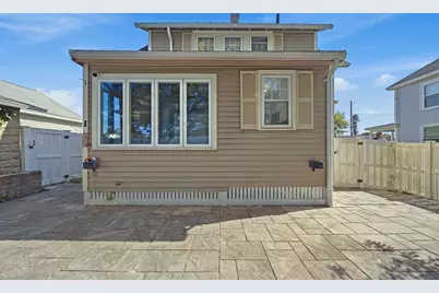 125 Upham St, Lowell, MA 01851 - Photo 25