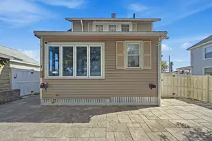 125 Upham St, Lowell, MA 01851 - Photo 25
