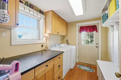 9 Waters St, Millbury, MA 01527 - Photo 9
