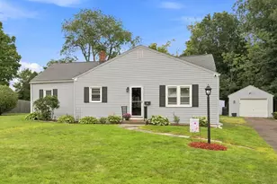 12 Park Ave, Holyoke, MA 01040 - Photo 1