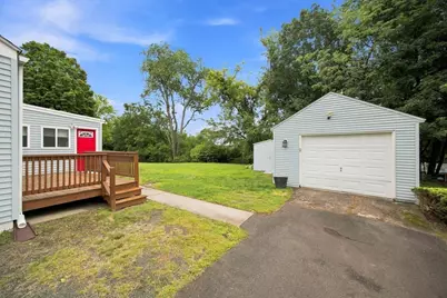 12 Park Ave, Holyoke, MA 01040 - Photo 3