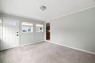 12 Park Ave, Holyoke, MA 01040 - Photo 17