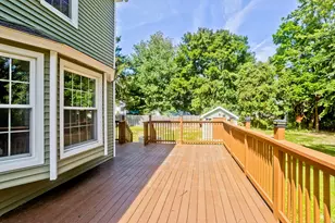 7 Lawndale St, Easthampton, MA 01027 - Photo 9