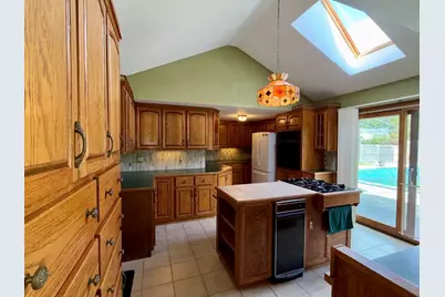 158 Vermont Ave, Somerset, MA 02726 - Photo 7