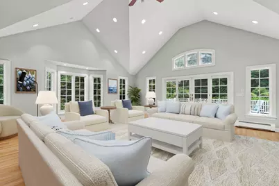 9 Eisenhower Circle, Wellesley, MA 02482 - Photo 3
