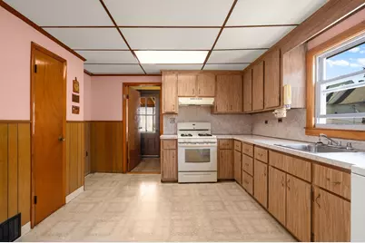 38 Clayton St, Malden, MA 02148 - Photo 9