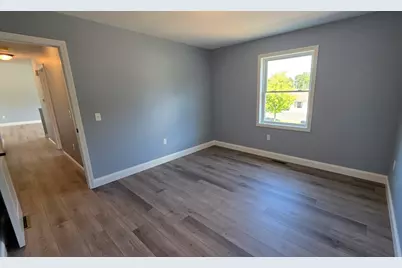 12 Willow St, Chicopee, MA 01020 - Photo 25