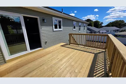 12 Willow St, Chicopee, MA 01020 - Photo 9