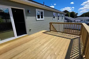 12 Willow St, Chicopee, MA 01020 - Photo 9