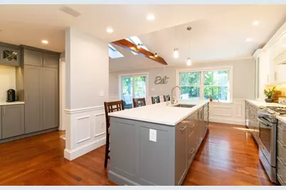 30 Sarah St, Burlington, MA 01803 - Photo 9