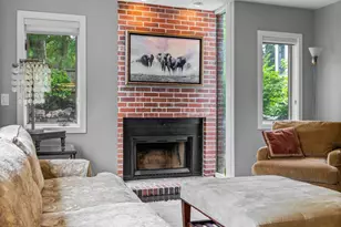 2 Benjamin Pl, Brookline, MA 02467 - Photo 15