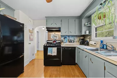 7 Norfolk Ave, Dartmouth, MA 02747 - Photo 7