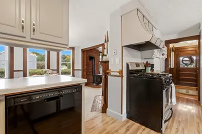 4 Longfellow St, Beverly, MA 01915 - Photo 9