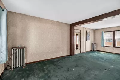 35 Lorraine St, Chicopee, MA 01013 - Photo 9