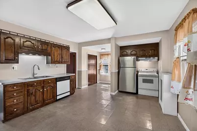 35 Lorraine St, Chicopee, MA 01013 - Photo 13